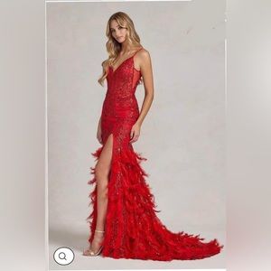 Size Small, fits like a 4. Very good condition, wore for 2 hours. $250 obo